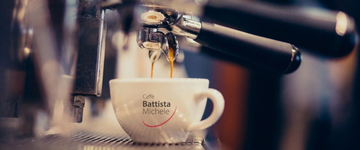 Il primo bar in Italia: quando nasce il rito del caffè al bancone?
